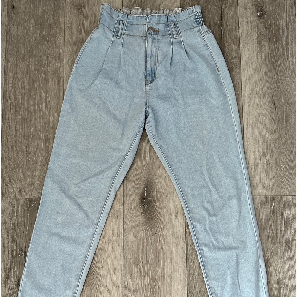 ligh wash | high rise | jeans